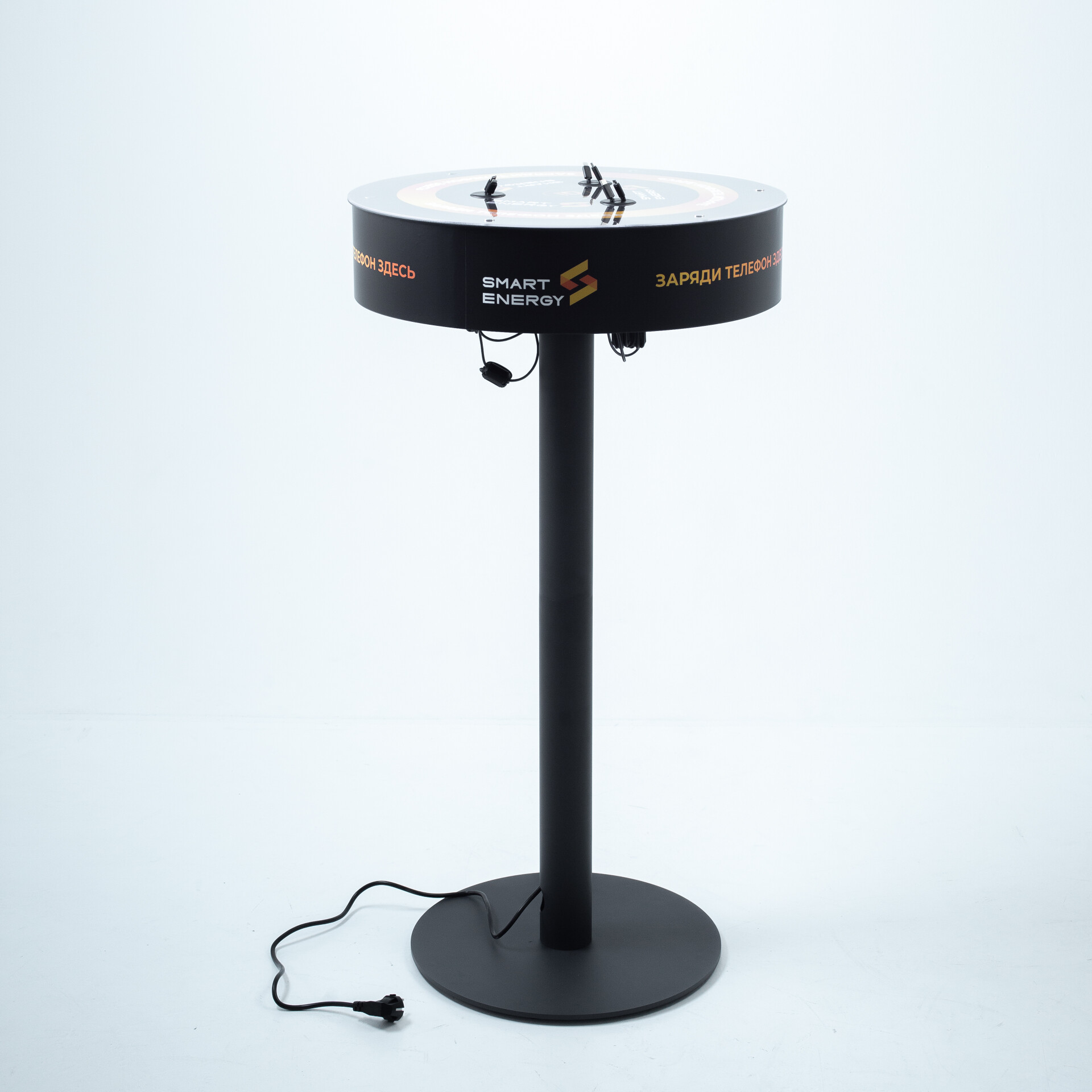 зарядная станция стол Soho Устройство сделано в виде стола, может заряжать до 7 телефонов одновременно