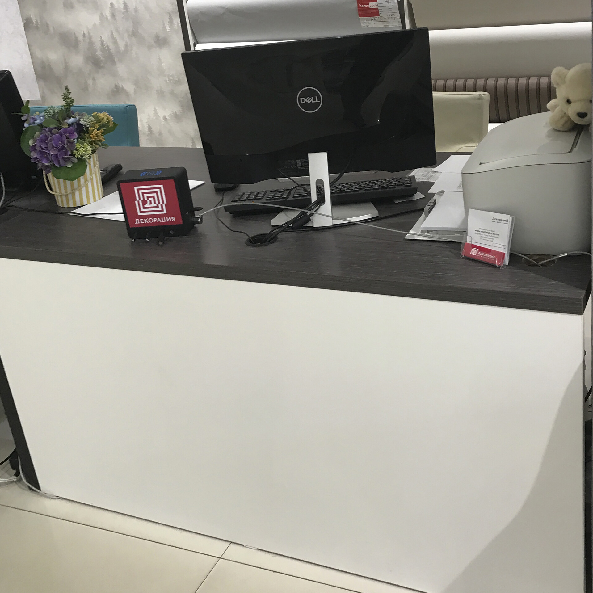 настольная зарядная станция Kinq Настольная зарядная станция со встроенным аккумулятором