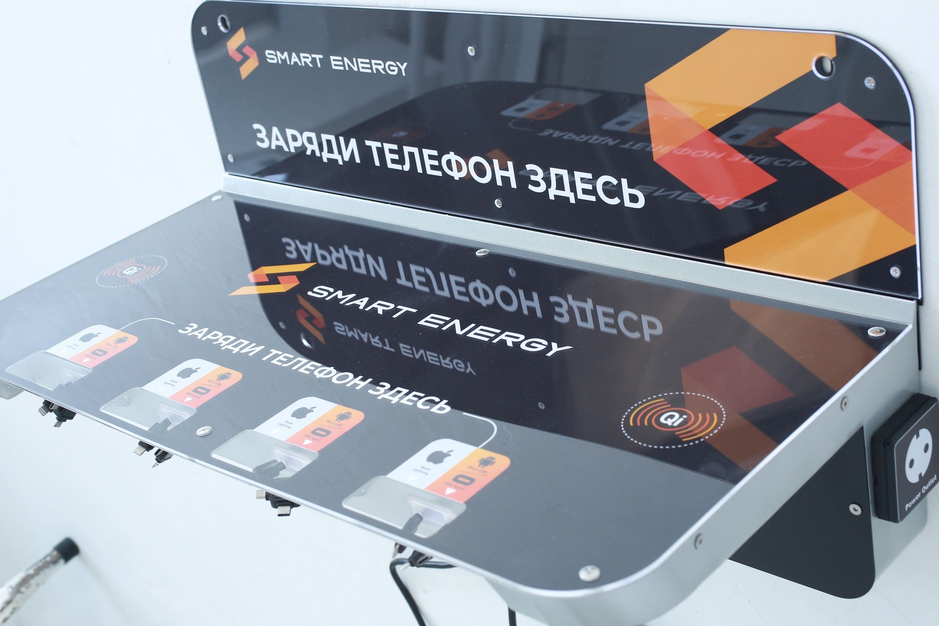 Настенная зарядная станция Urban Настенная зарядная станция urban отлично подходит для нанесения логотипа