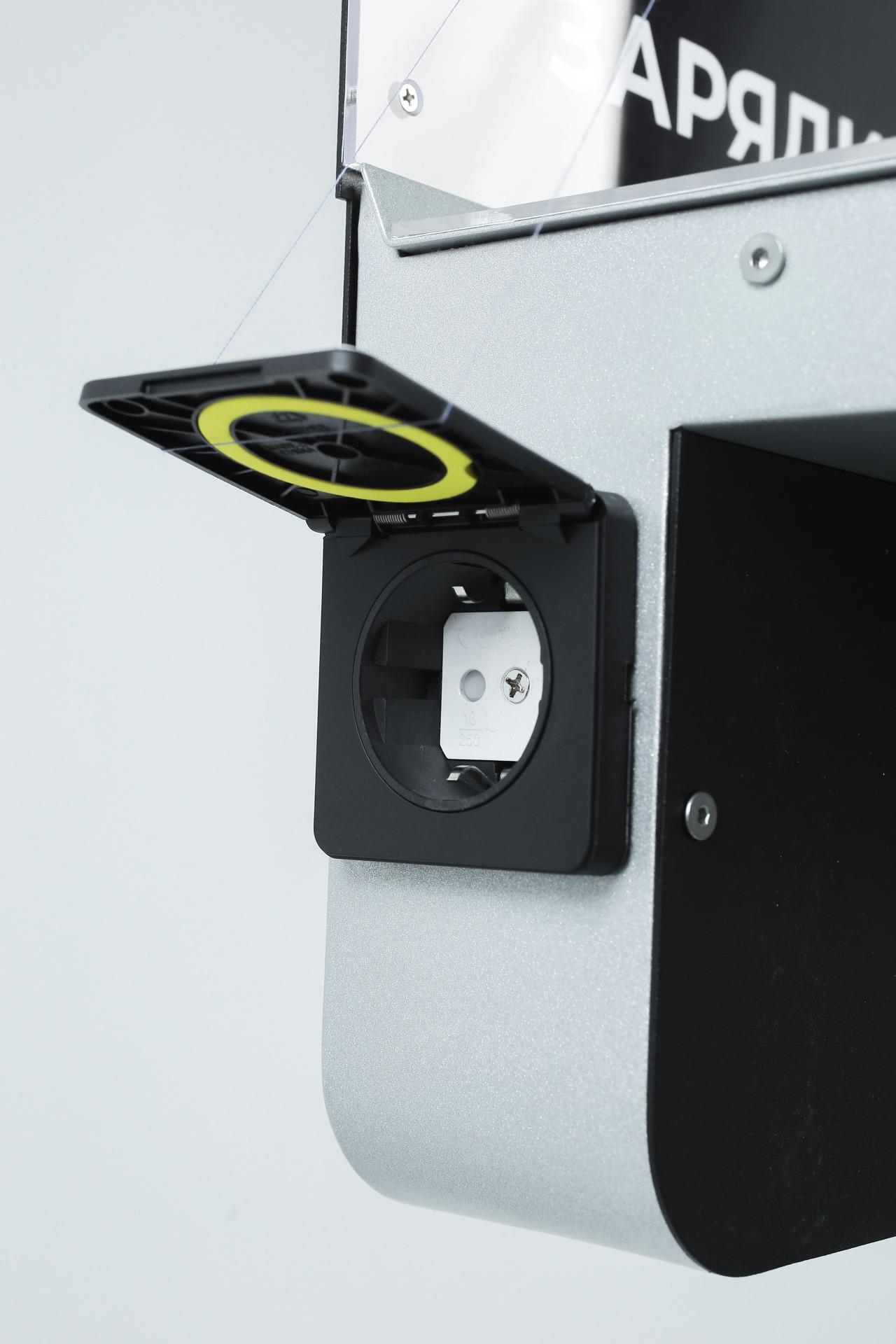 Настенная зарядная станция Urban Настенная зарядная станция с розетками для общественных мест